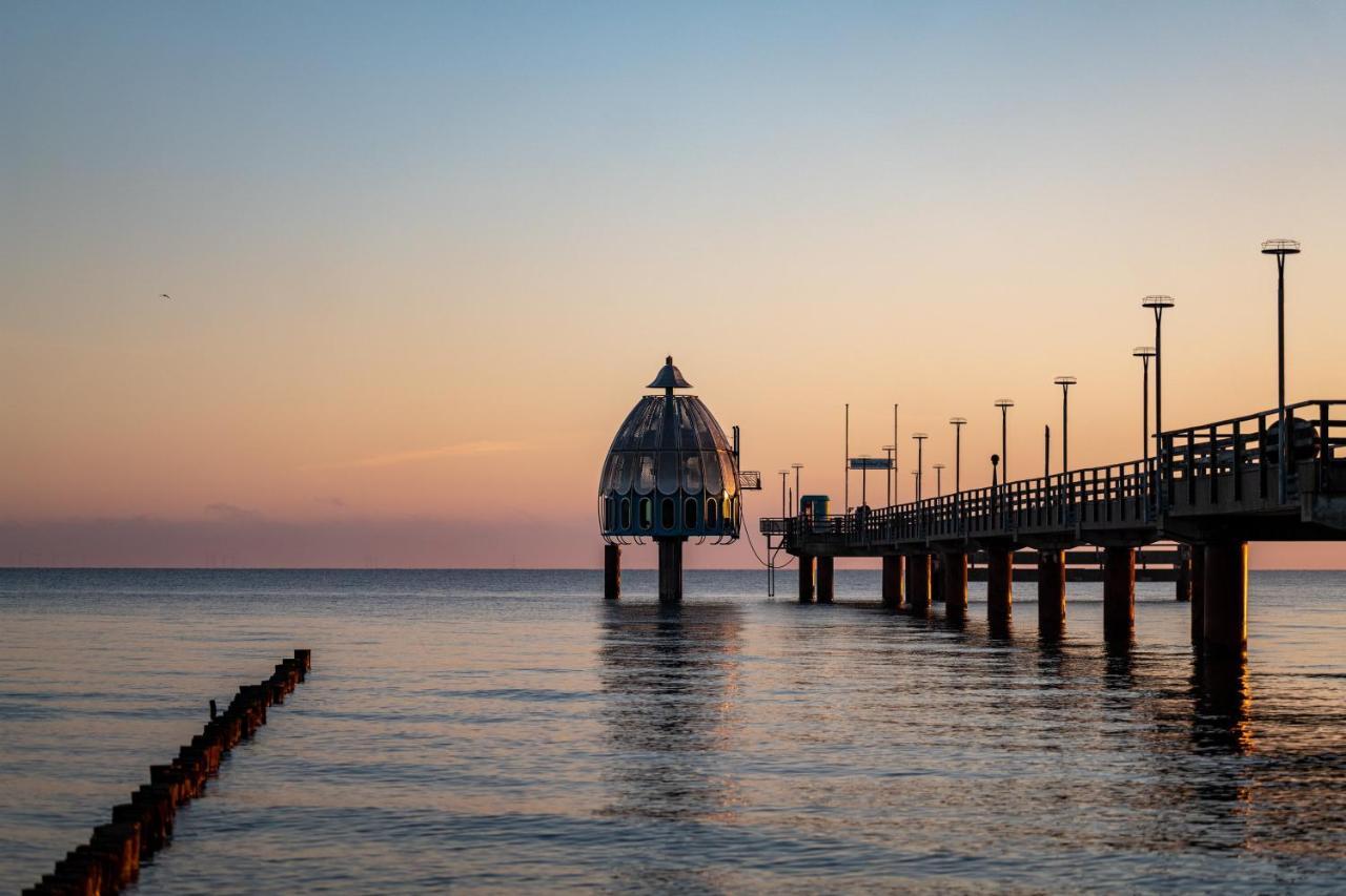 Ostseelagune Zingst, Exklusive Dhh, Strandnah, Sauna, Kamin, 3 Sz, 2 Baeder, Glasfaser, Haustierfrei, Garten Mit Suedterrasse, E-Ladesaeule, 2 Stellplaetze, Strandkorb, Fahrradschuppen, Waschmaschine, Trockner, Nichtraucher Kültér fotó