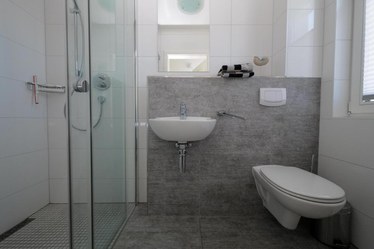 Ostseelagune Zingst, Exklusive Dhh, Strandnah, Sauna, Kamin, 3 Sz, 2 Baeder, Glasfaser, Haustierfrei, Garten Mit Suedterrasse, E-Ladesaeule, 2 Stellplaetze, Strandkorb, Fahrradschuppen, Waschmaschine, Trockner, Nichtraucher Kültér fotó