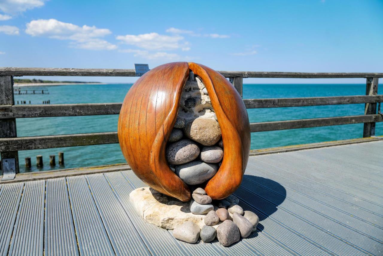 Ostseelagune Zingst, Exklusive Dhh, Strandnah, Sauna, Kamin, 3 Sz, 2 Baeder, Glasfaser, Haustierfrei, Garten Mit Suedterrasse, E-Ladesaeule, 2 Stellplaetze, Strandkorb, Fahrradschuppen, Waschmaschine, Trockner, Nichtraucher Kültér fotó