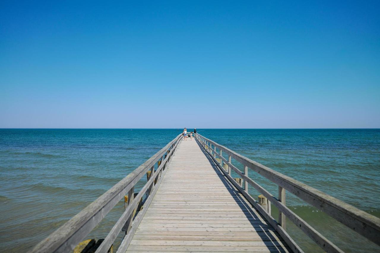 Ostseelagune Zingst, Exklusive Dhh, Strandnah, Sauna, Kamin, 3 Sz, 2 Baeder, Glasfaser, Haustierfrei, Garten Mit Suedterrasse, E-Ladesaeule, 2 Stellplaetze, Strandkorb, Fahrradschuppen, Waschmaschine, Trockner, Nichtraucher Kültér fotó
