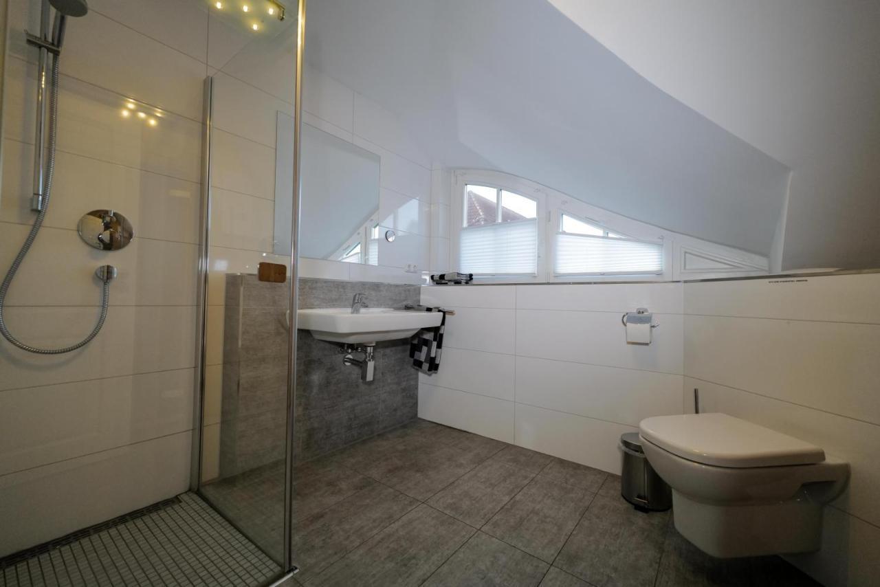 Ostseelagune Zingst, Exklusive Dhh, Strandnah, Sauna, Kamin, 3 Sz, 2 Baeder, Glasfaser, Haustierfrei, Garten Mit Suedterrasse, E-Ladesaeule, 2 Stellplaetze, Strandkorb, Fahrradschuppen, Waschmaschine, Trockner, Nichtraucher Kültér fotó