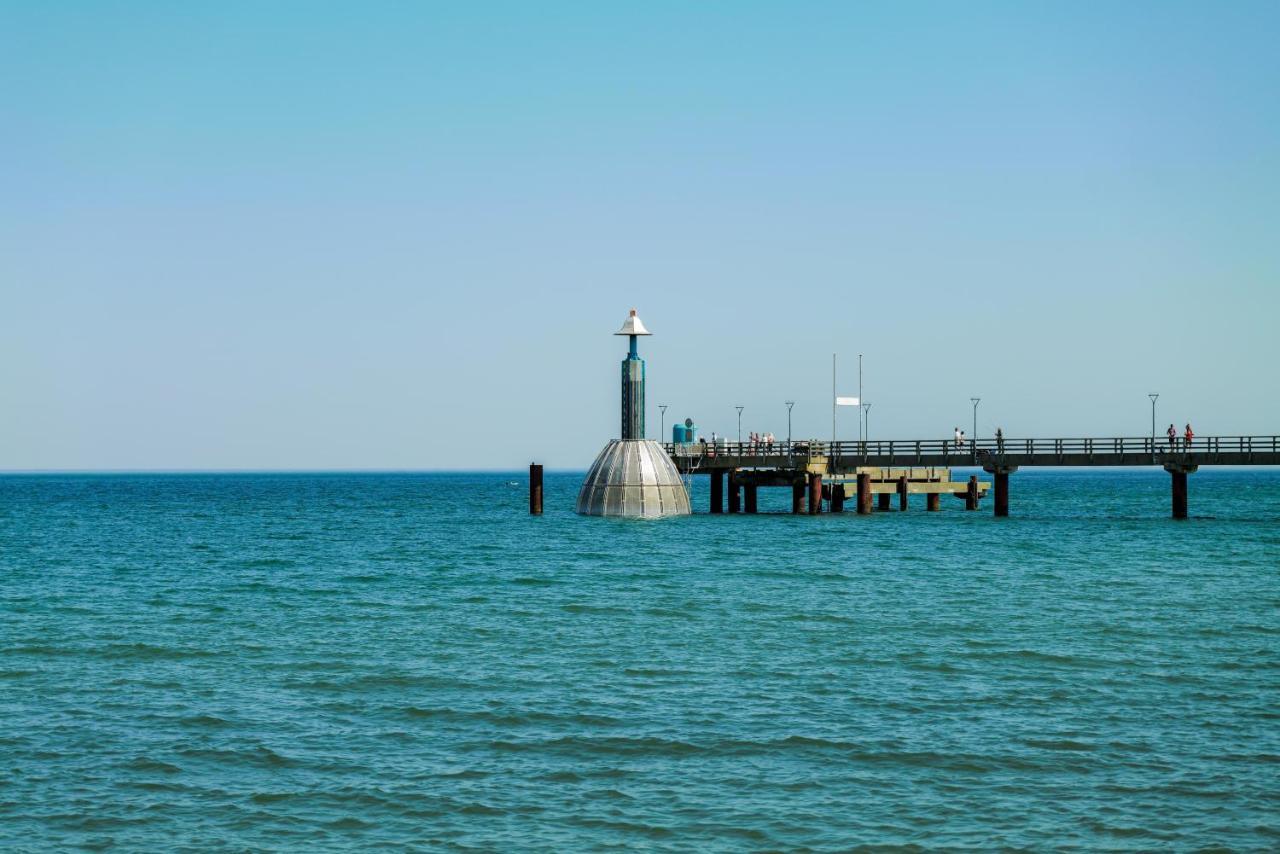 Ostseelagune Zingst, Exklusive Dhh, Strandnah, Sauna, Kamin, 3 Sz, 2 Baeder, Glasfaser, Haustierfrei, Garten Mit Suedterrasse, E-Ladesaeule, 2 Stellplaetze, Strandkorb, Fahrradschuppen, Waschmaschine, Trockner, Nichtraucher Kültér fotó