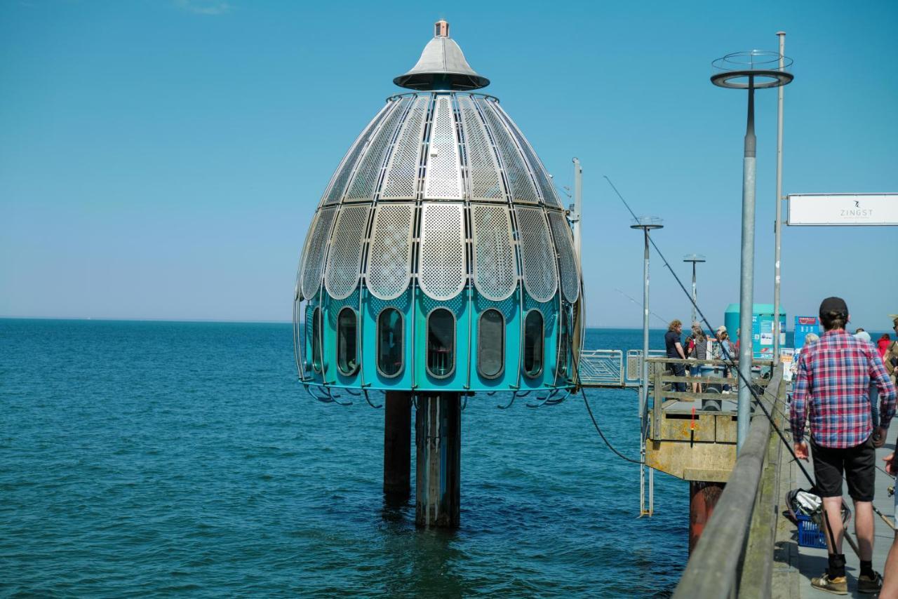 Ostseelagune Zingst, Exklusive Dhh, Strandnah, Sauna, Kamin, 3 Sz, 2 Baeder, Glasfaser, Haustierfrei, Garten Mit Suedterrasse, E-Ladesaeule, 2 Stellplaetze, Strandkorb, Fahrradschuppen, Waschmaschine, Trockner, Nichtraucher Kültér fotó